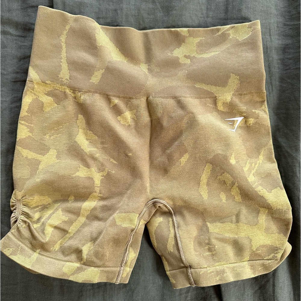 Gymshark Adapt Camo Seamless Shorts - Savanna | Griffin Green